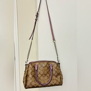 Coach shoulder tote bags.